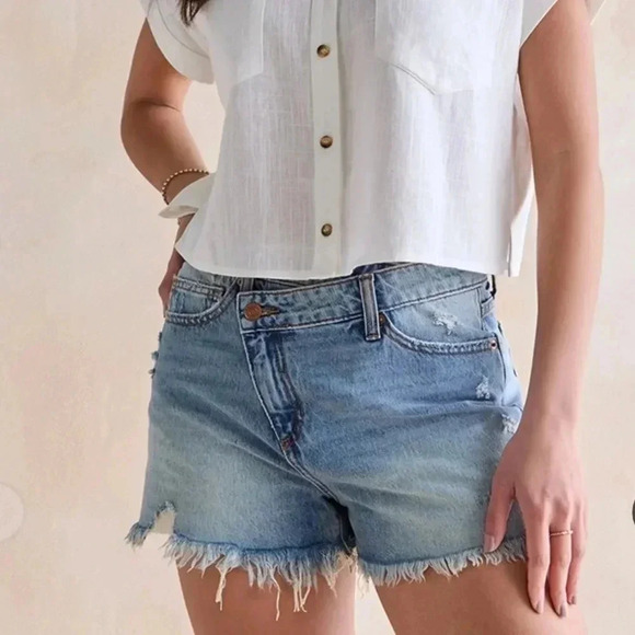 Sneak Peek Vivian Denim Shorts Asymmetric Detail Large NWT - Picture 4 of 4